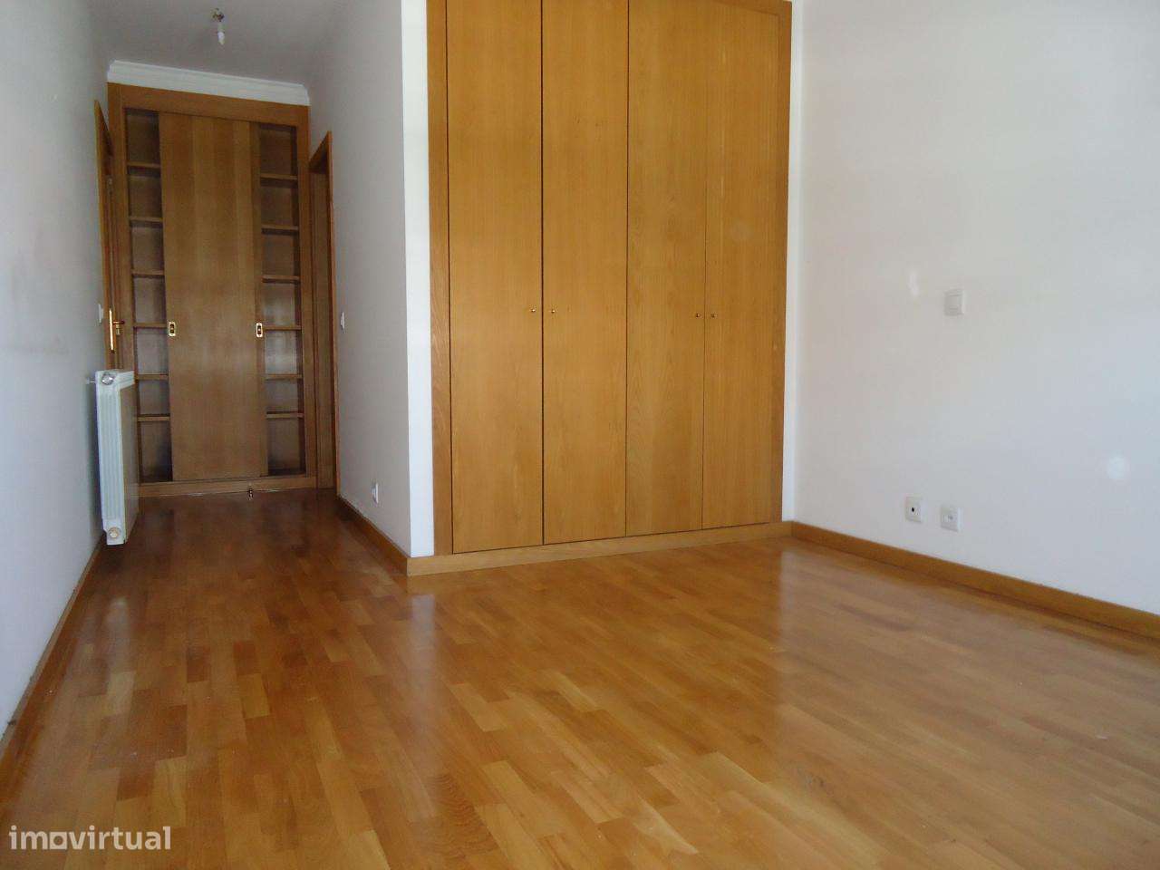 Excelente T2 com garagem fechada para 2 carros, Mozelos-5