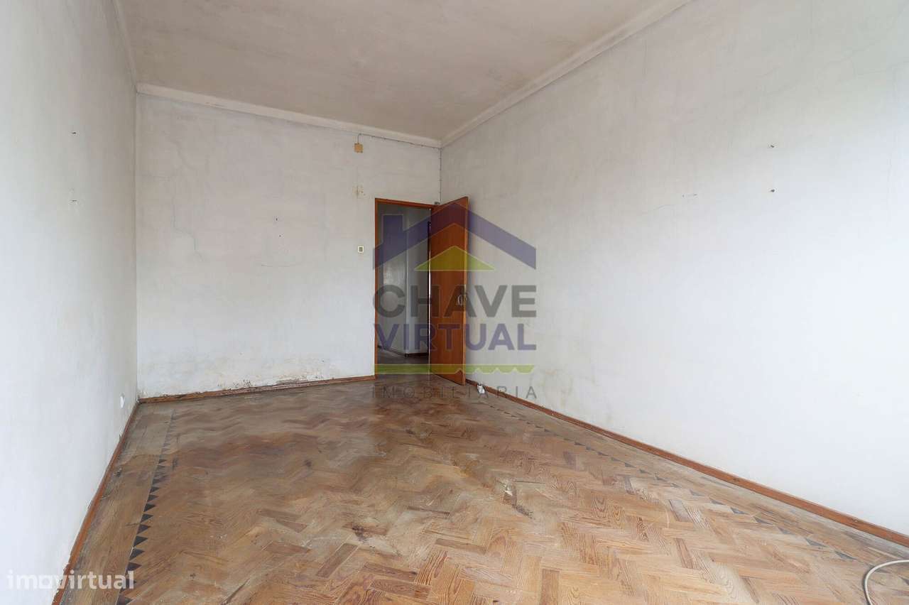 Moradia V4 com Quintal e Sõtão - Centro Bombarral-25