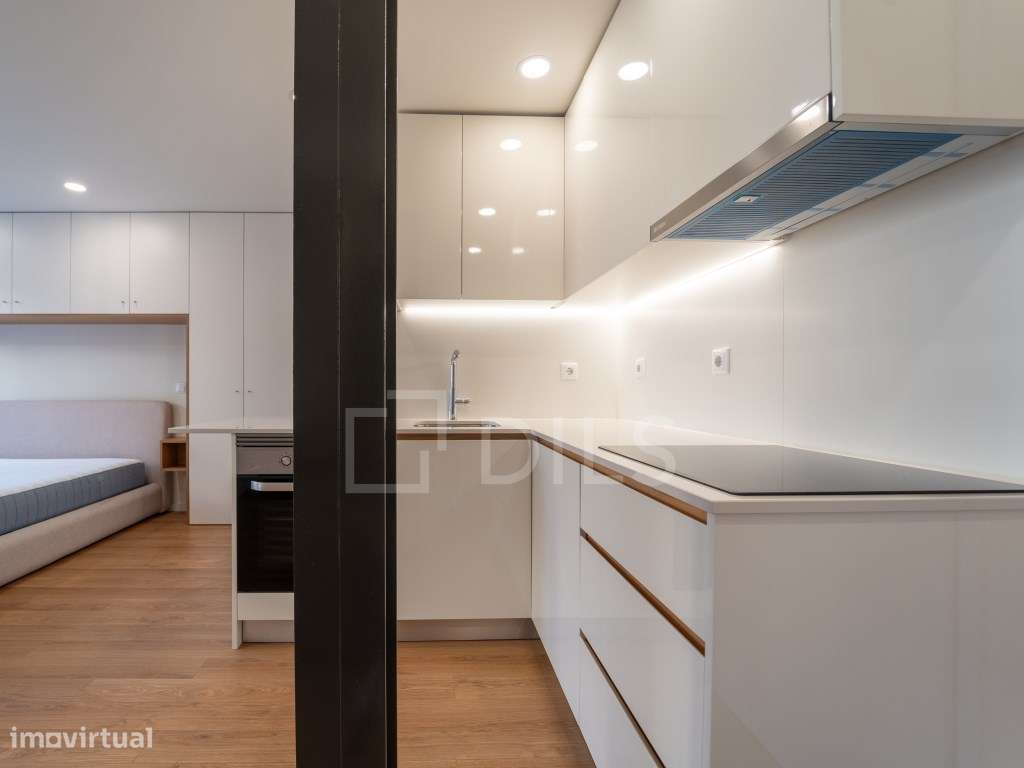 Apartamento T0 mobilado, na Baixa do Porto junto a Santa Catarina - Grande imagem: 4/24