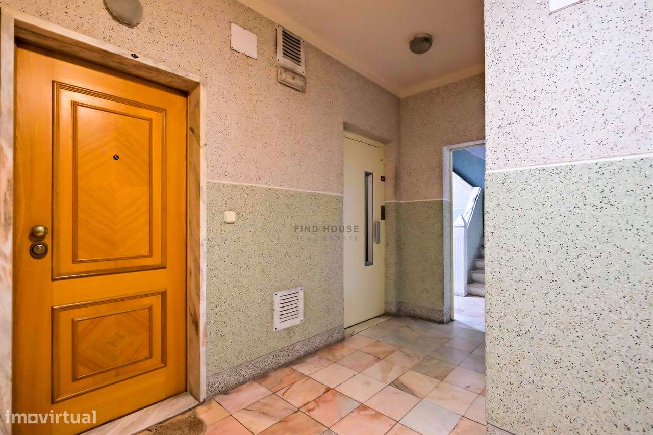 Apartamento T2 com terraço, lugar de garagem e arrecadação em Vale de-21