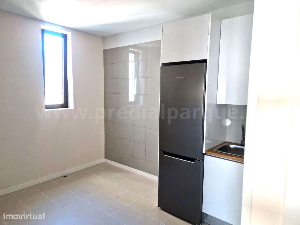 Apartamento T2 totalmente renovado, Aldoar - Grande imagem: 1/20