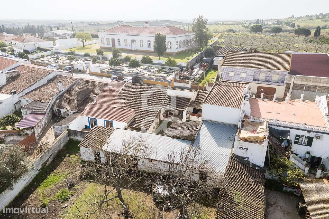 Moradia térrea c/ 311 m² de construção em lote de 1124 m² | Vila de Fr-49