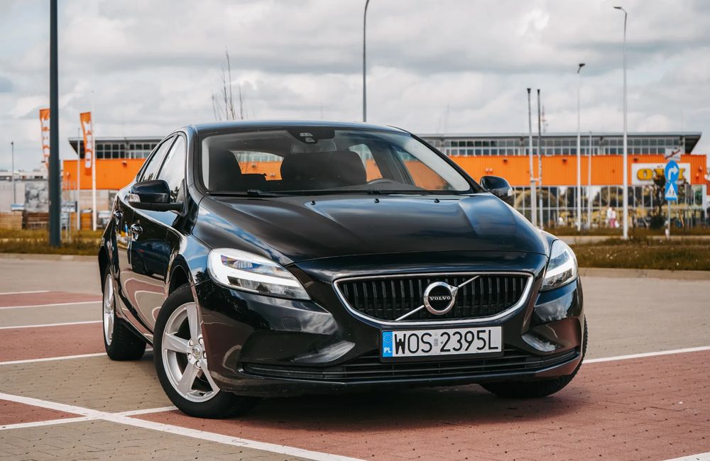Volvo V40 II (2012-) D2 Momentum 2018