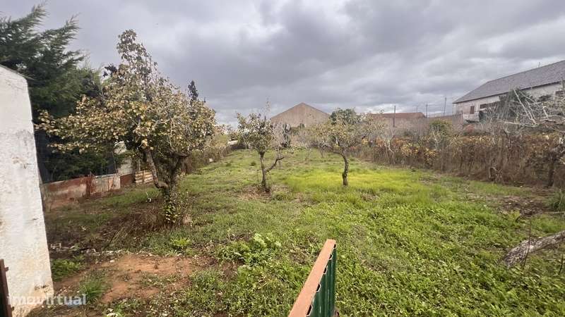 Armazém com Potencial para Moradia no Centro do Cadaval!-15