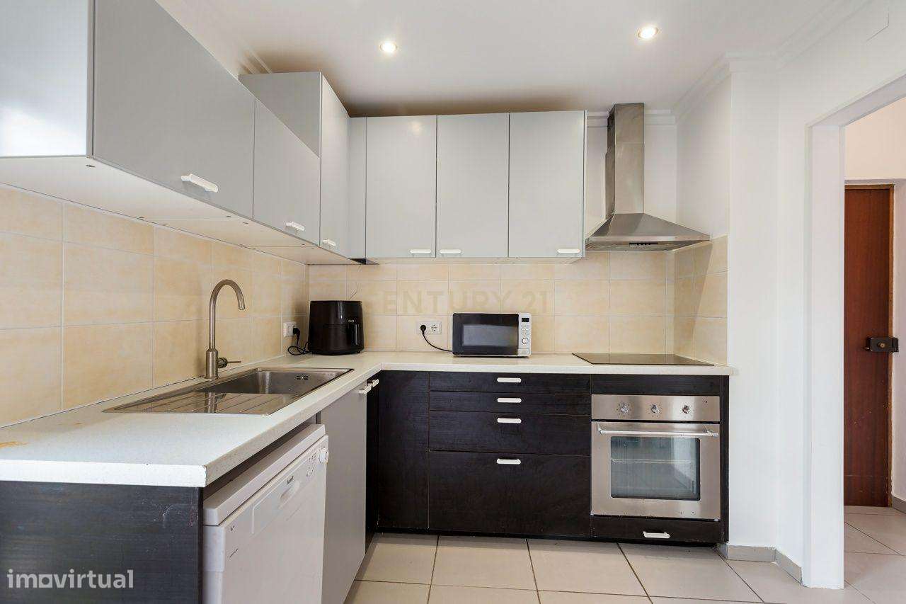 Apartamento T3 transformado em T2 com arrecadação – Av. Eduardo Mansin - Grande imagem: 4/16