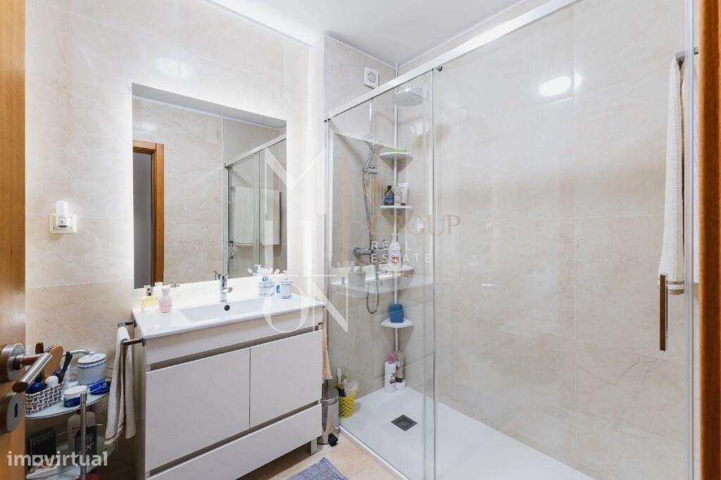 T2 com Suite, Varanda a Sul e Garagem Dupla a 10 min. do Hospital S. J-16