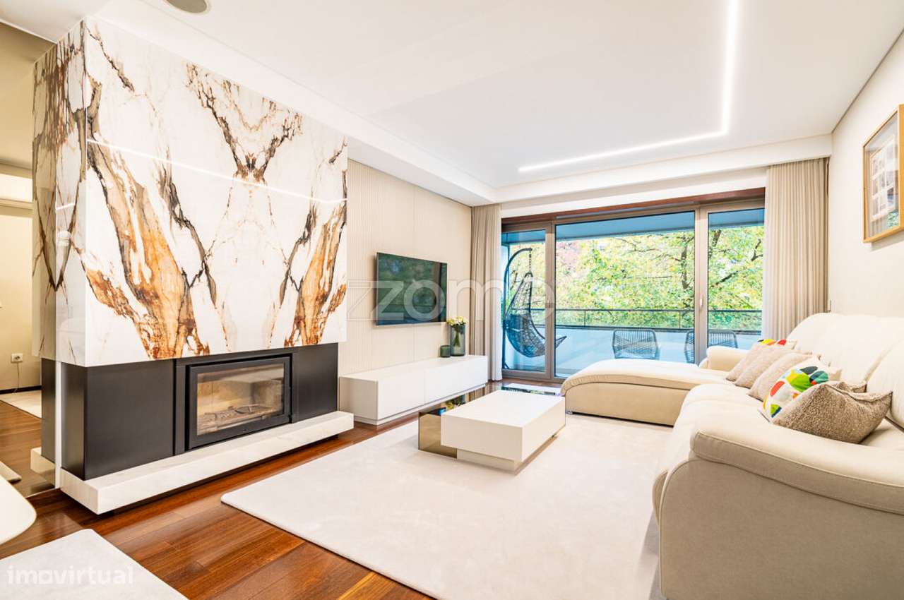 Apartamento T2 Mobilado, com Varanda e Garagem Fechada - Braga - Grande imagem: 3/47