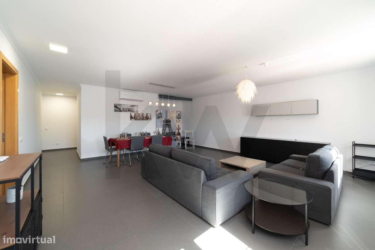 Apartamento T3 único com 3 lugares de estacionamento - VRSA-0