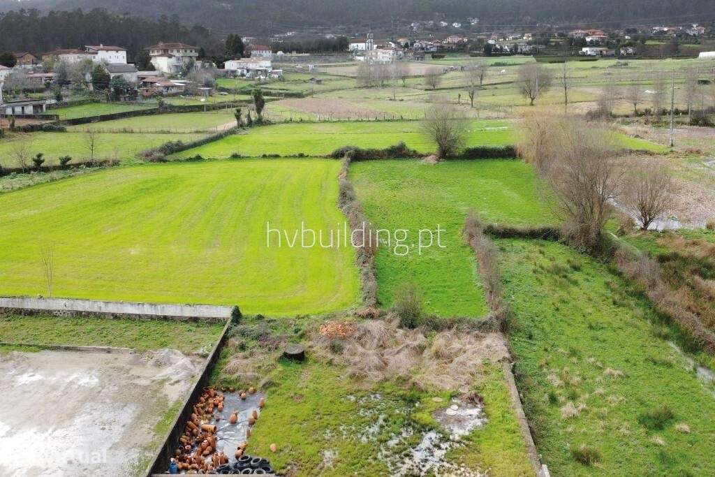 Venda de Armazém excelente localização em Oliveira - Barcelos !-1