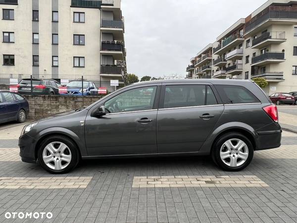 Opel Astra 1.6 150 Jahre - 9