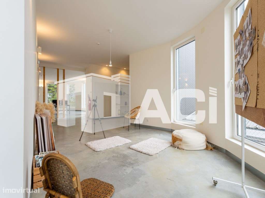 Armazém e Espaço Industrial de Excelência - 3 Pisos | Terreno de 5....-15