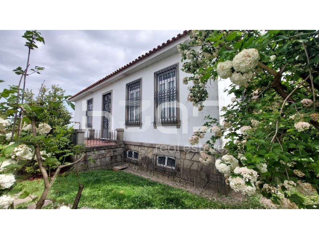 Moradia com Jardim de 2.700 m² em Braga - Charme, Privacidade e Pot...-5