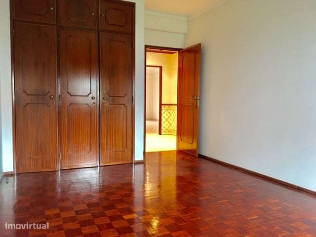 T2 em bom estado geral no Carregado - Grande imagem: 2/7