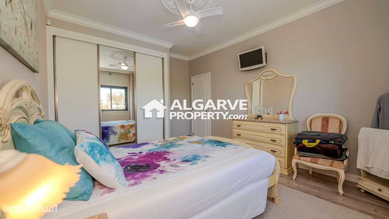 Moradia V3 + 2 numa zona calma perto de Loulé, Algarve-12