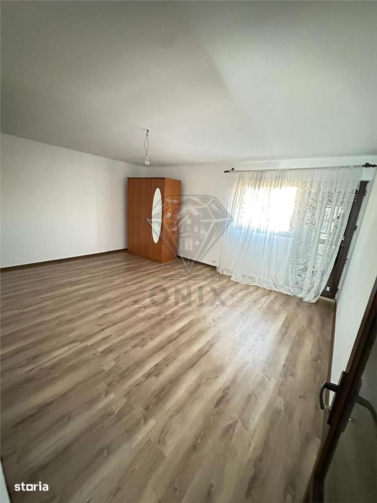 CASA ROMANESTI  5 CAMERE-6