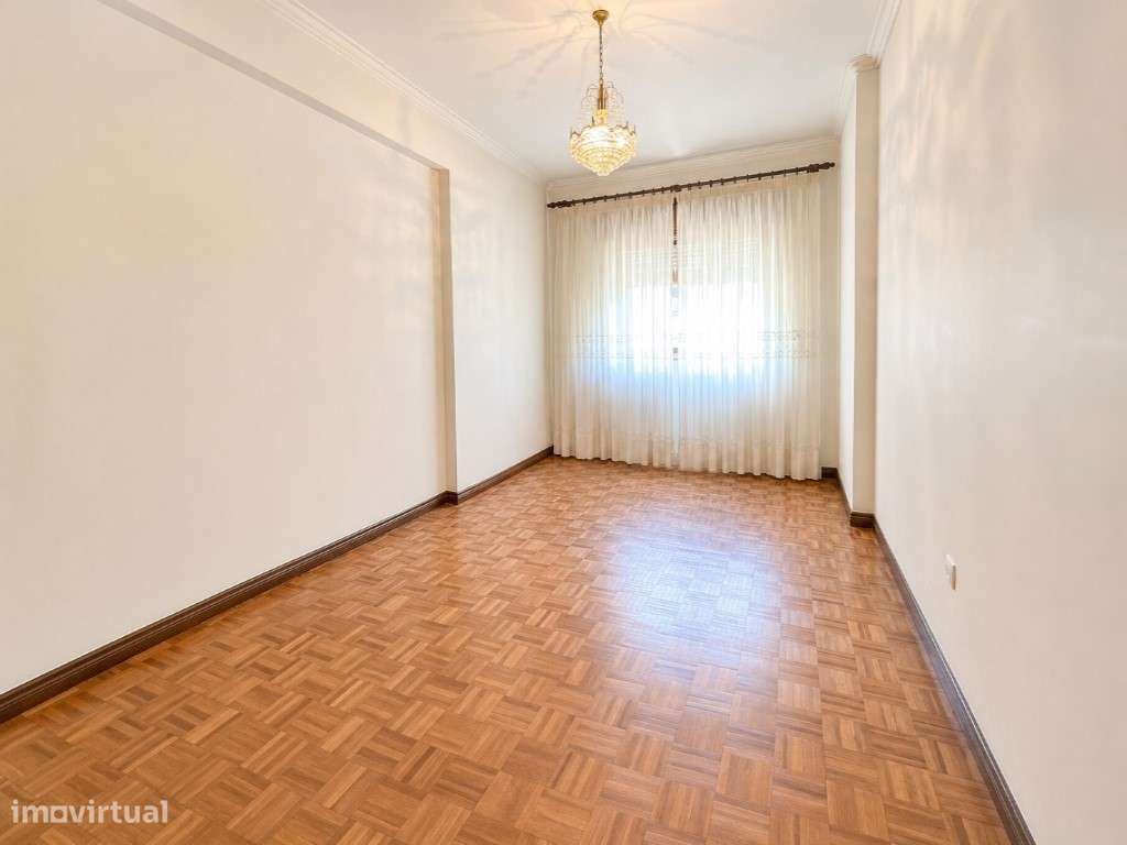 T2 excelentes áreas c/garagem na Amadora - Estação-17