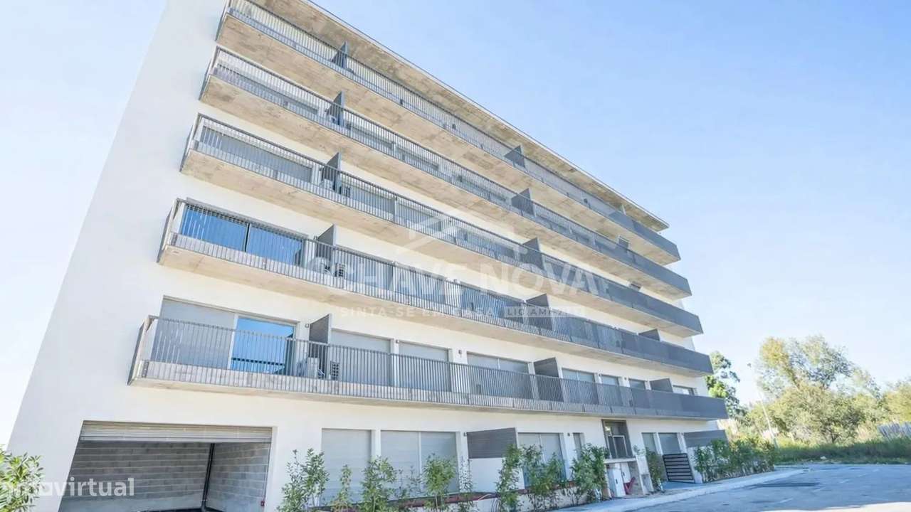 Apartamento T2 Novo com Varanda e Lugar de Garagem- Canidelo-14