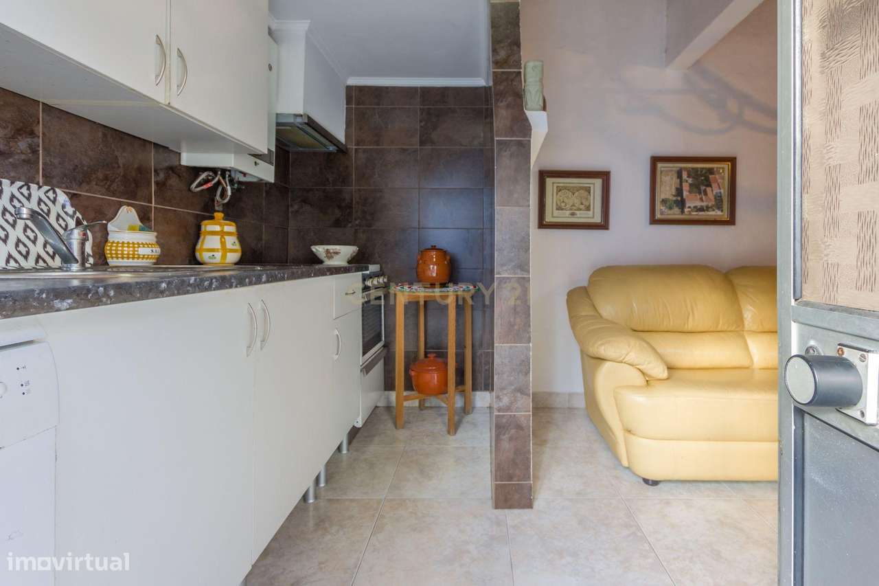 Moradia T2 com piscina e com Anexo T1 em Fernão Ferro, Seixal-19