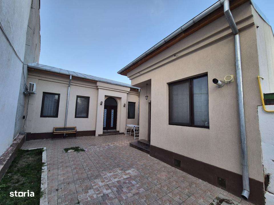 4 cam 200mp utili caramida teren 509 mp Mobilata Centru - Imagine principală: 2/19