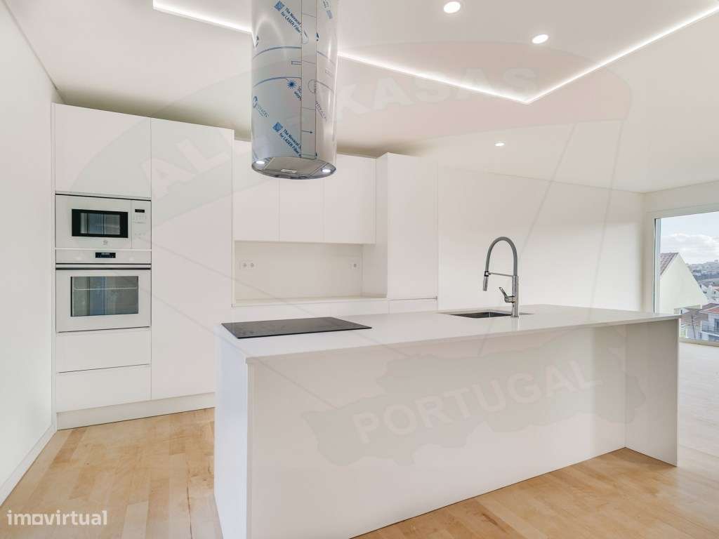 Moradia T3, a ESTREAR com Piscina em Famões, Odivelas: O seu Oásis!-14