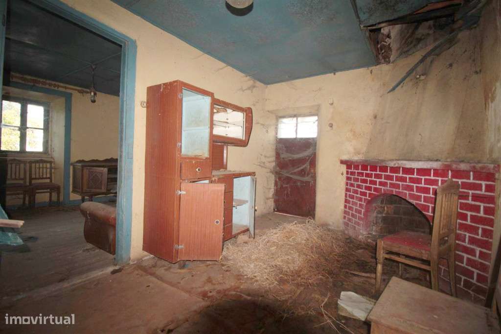 Moradia para Reconstruir - Grande imagem: 2/3