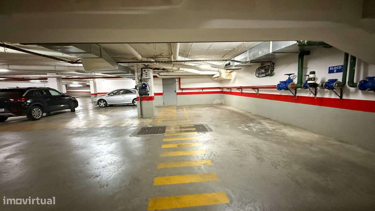 Apartamento T1 localizado no condomínio fechado, parqueamento, piscina-22