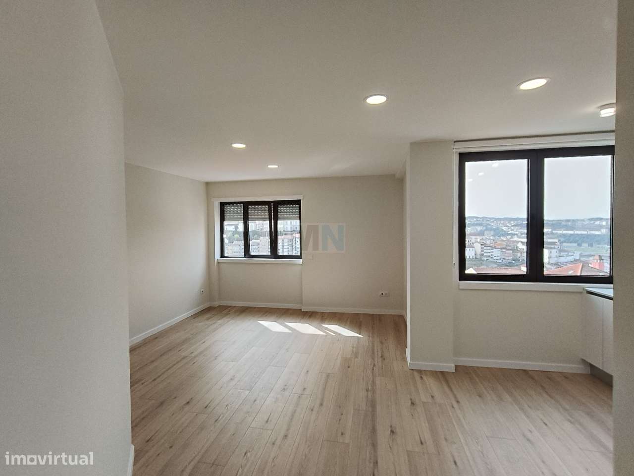 Vende-se T2 Totalmente Renovado em Celas – Vistas Rio e Universidade-3