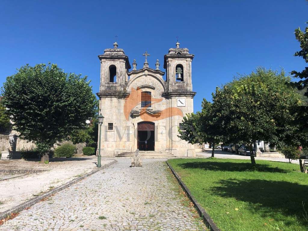 Casa para renovar com 2 quartos em Avô (Oliveira do Hospital)-11
