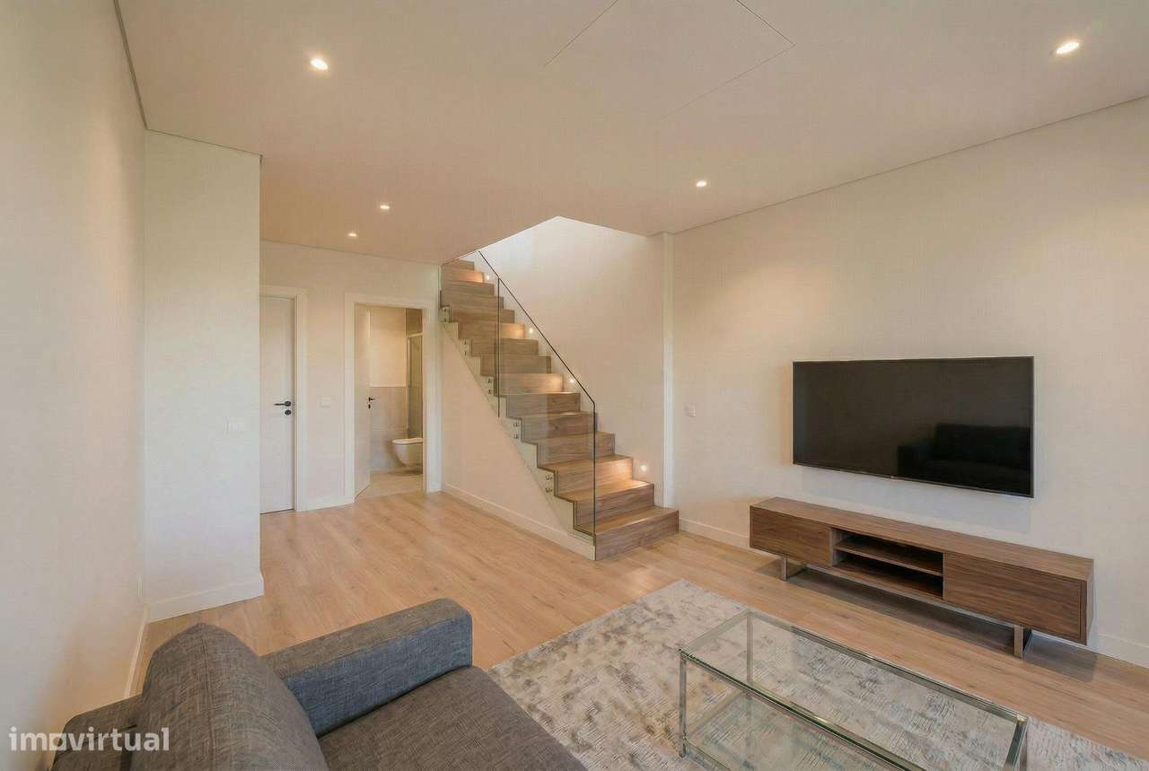 Moradia T3 Isolada por Renovar | Bairro Novo da Jardia, Montijo-13