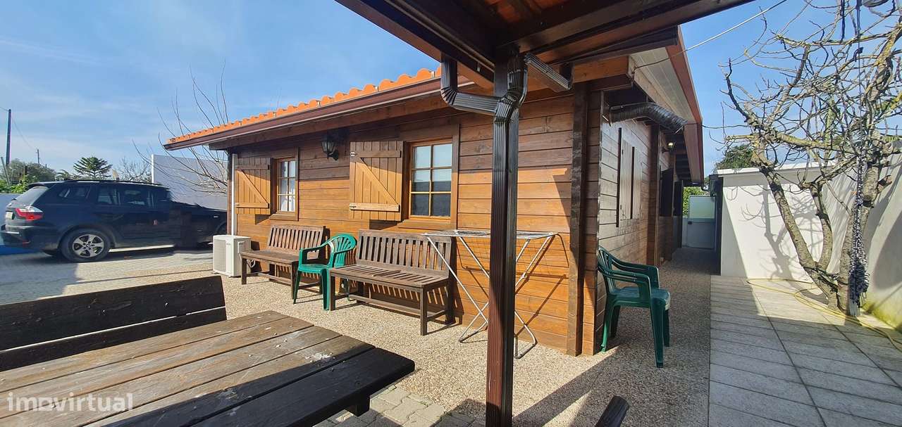 Lindíssima Moradia em Madeira inserida num terreno de 540m2 garagem-32