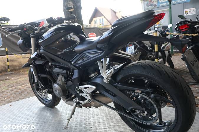 Triumph Street Triple - 10