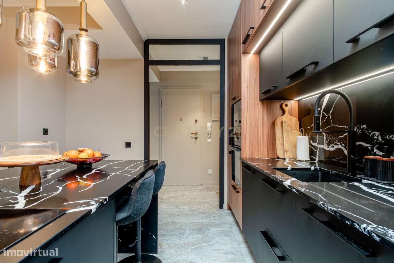 Apartamento de Excelência com Vista Parque – Localização Premium no Ce-16