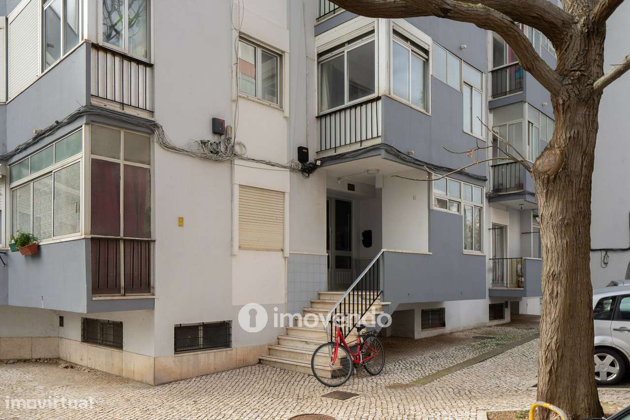 Apartamento T1 para renovação, junto da Praia de Paço de Arcos-27