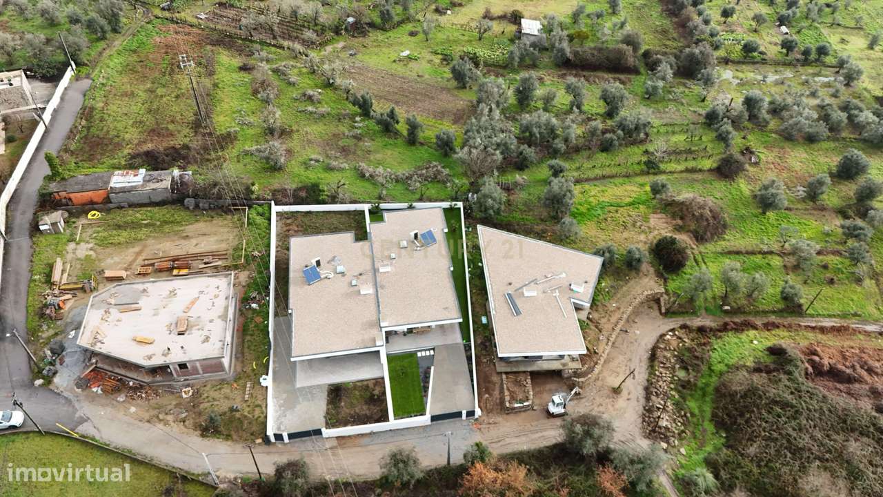 Moradia isolada nova com jardim e garagem - Grande imagem: 4/8