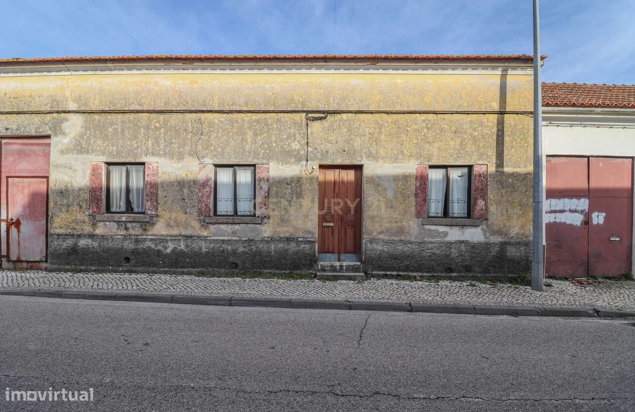 Moradia Tradicional T2 com terreno para reabilitar - Grande imagem: 1/22