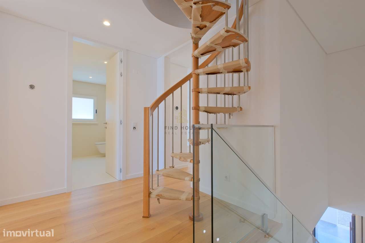 Moradia T4 de luxo em Condomínio Privado com Piscina e Jardim em São P-18