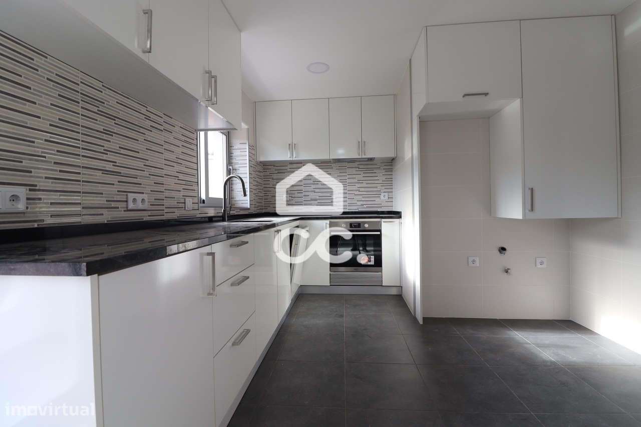 T2 com garagem Totalmente Remodelado em Santa Clara - Grande imagem: 1/16