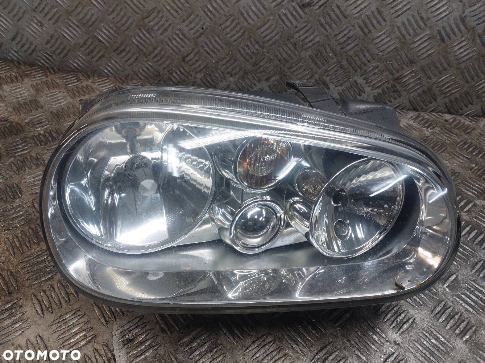 LAMPA PRAWY PRZÓD VW GOLF IV VALEO EU EUROPA - 1