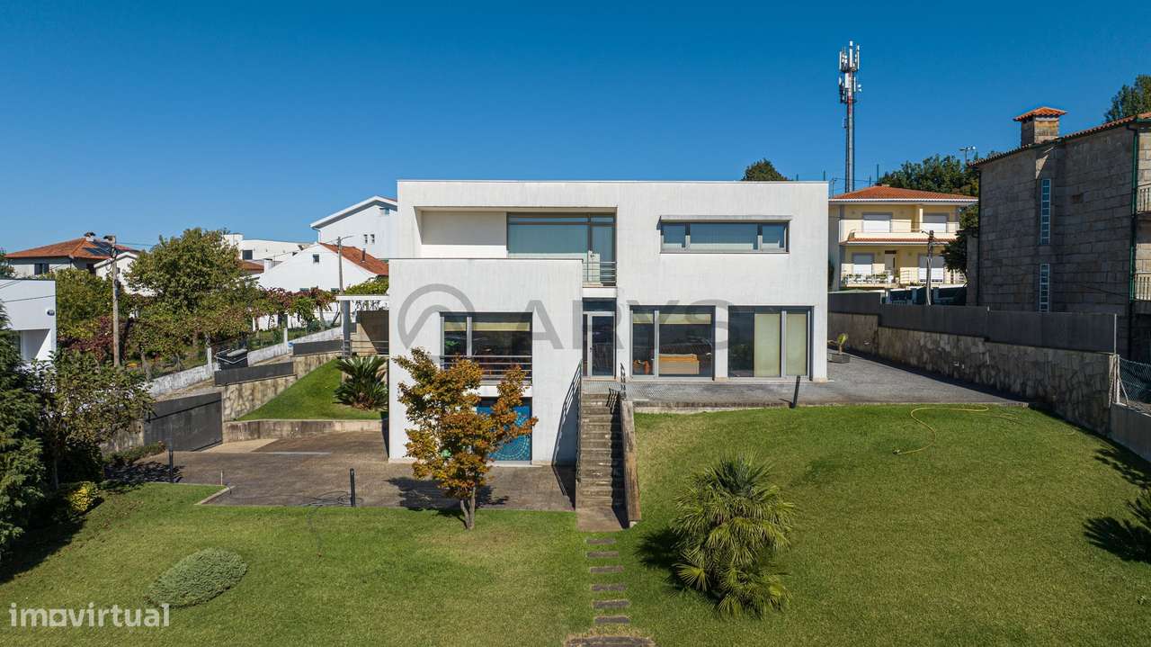 Moradia T4 com Piscina - Nogueira, Braga-34