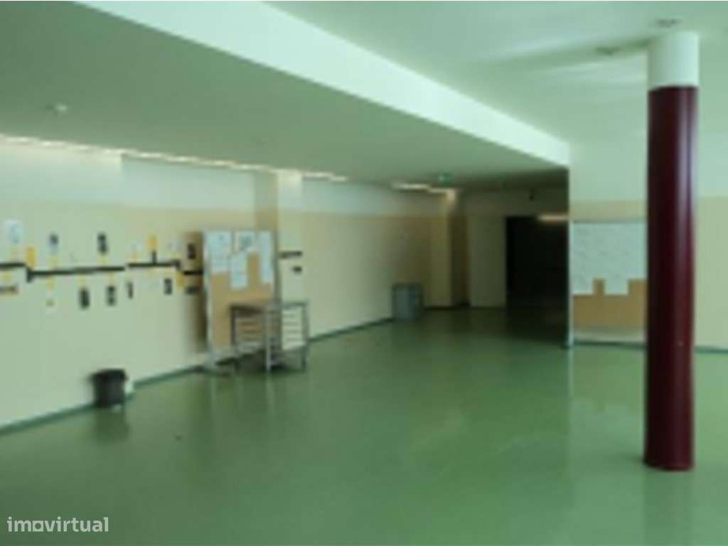 Prédio com 5 andares e 186 divisões destinado a serviços, a 15 minu... - Grande imagem: 5/11