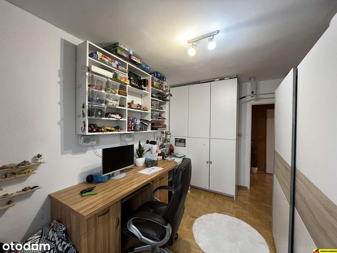 3 pokoje 63m2  Loggia III piętro- do zamieszkania-8