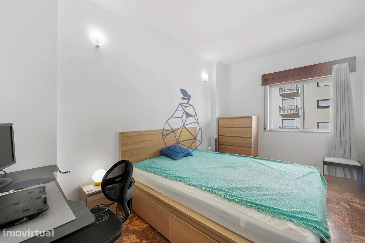 Apartamento T2 com Garagem e Elevador — Portimão-22