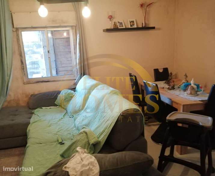 Moradia Bifamiliar com Potencial – Excelente Oportunidade de Investime-7