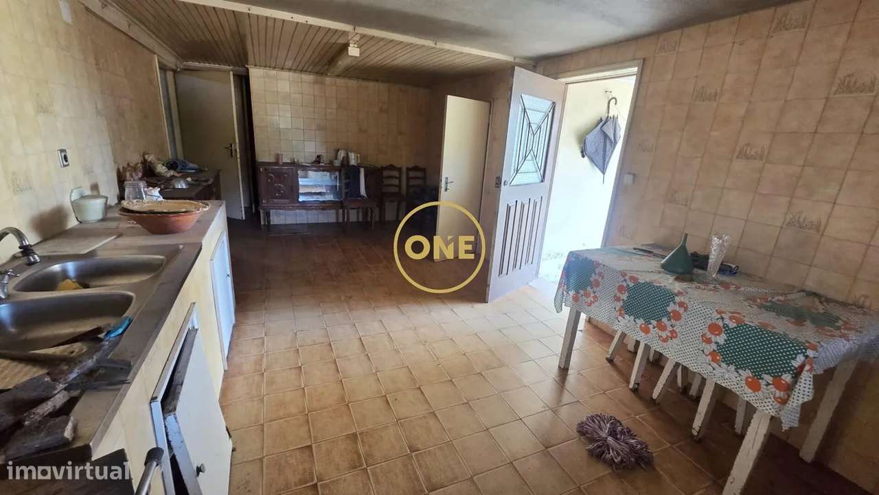 Moradia T4 para Restauro em Lousado com Projeto Aprovado-38