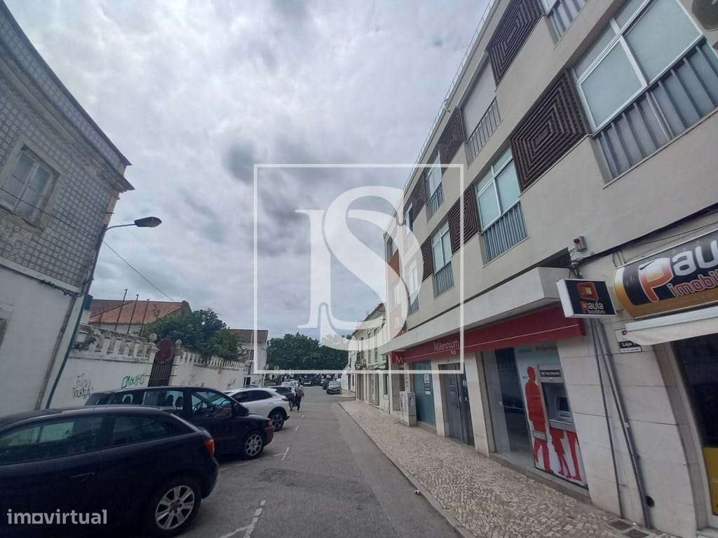 Apartamento T2 Remodelado no Coração do Montijo-32