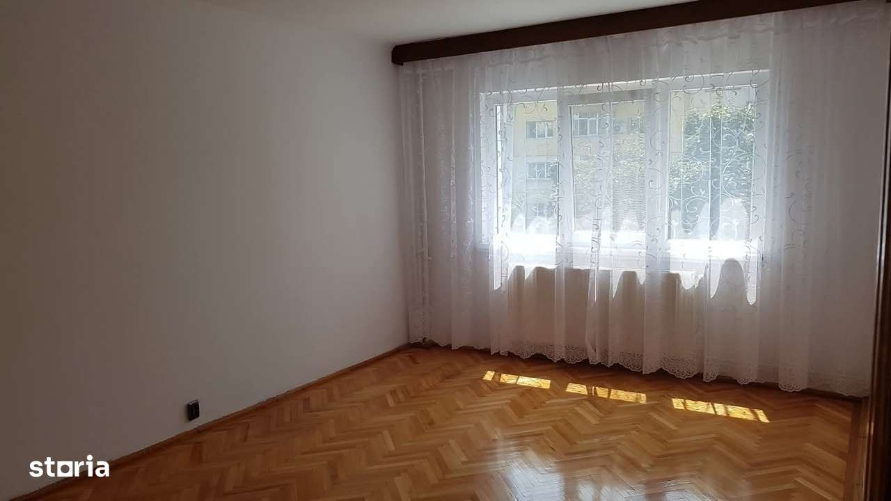 Apartament 2 decomandate în Rovine,  etajul 2/4, centrală termică-0