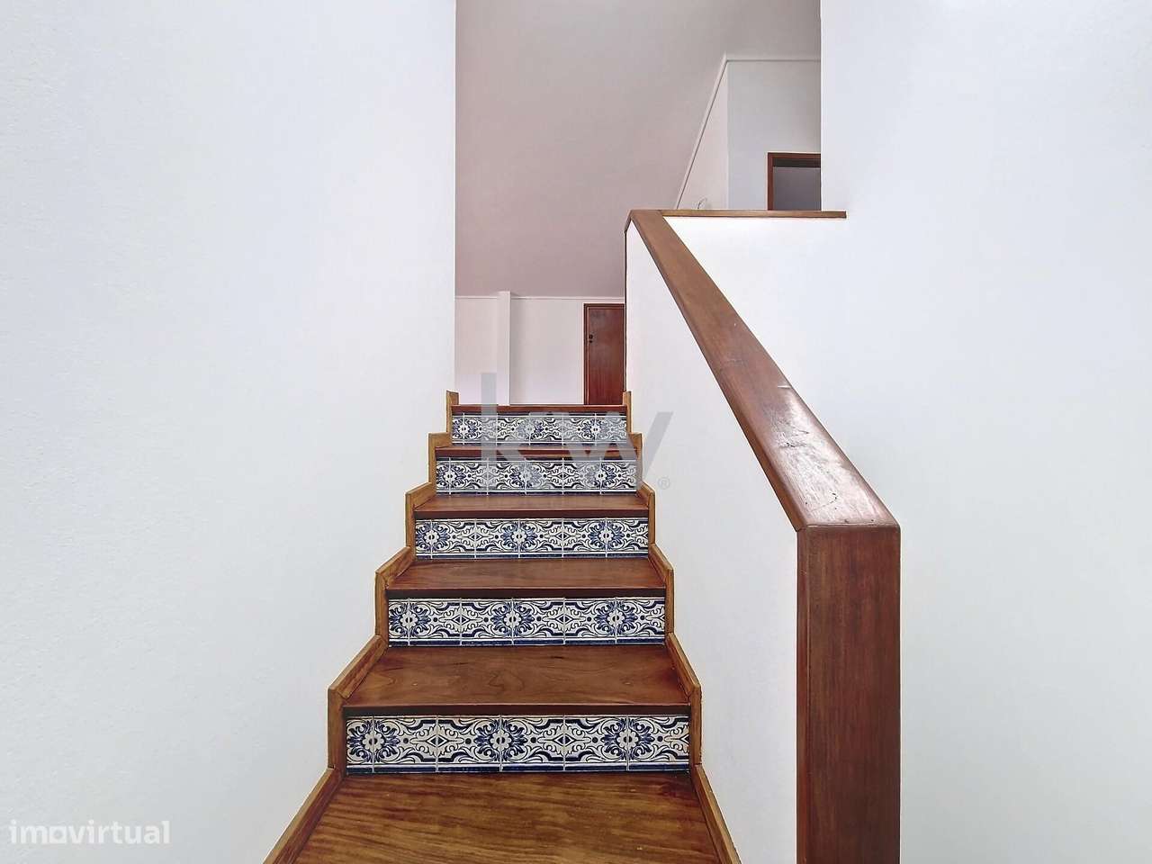 Moradia com 6 quartos, piscina aquecida, anexo e terreno com 2500m2 em-32