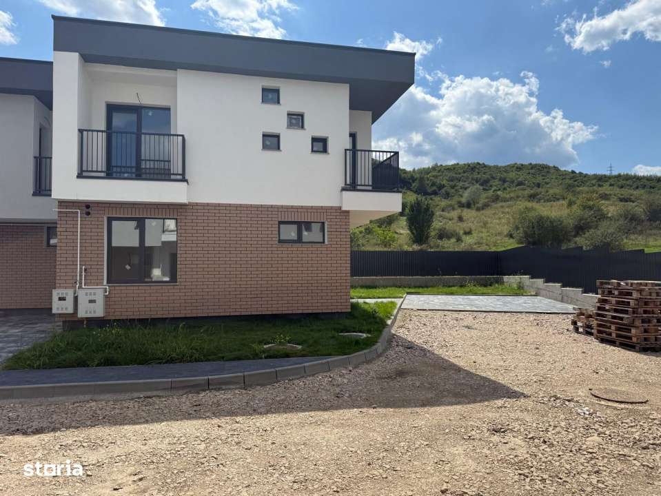 Triplex modern – Floresti, zona Urusagului - Imagine principală: 2/15