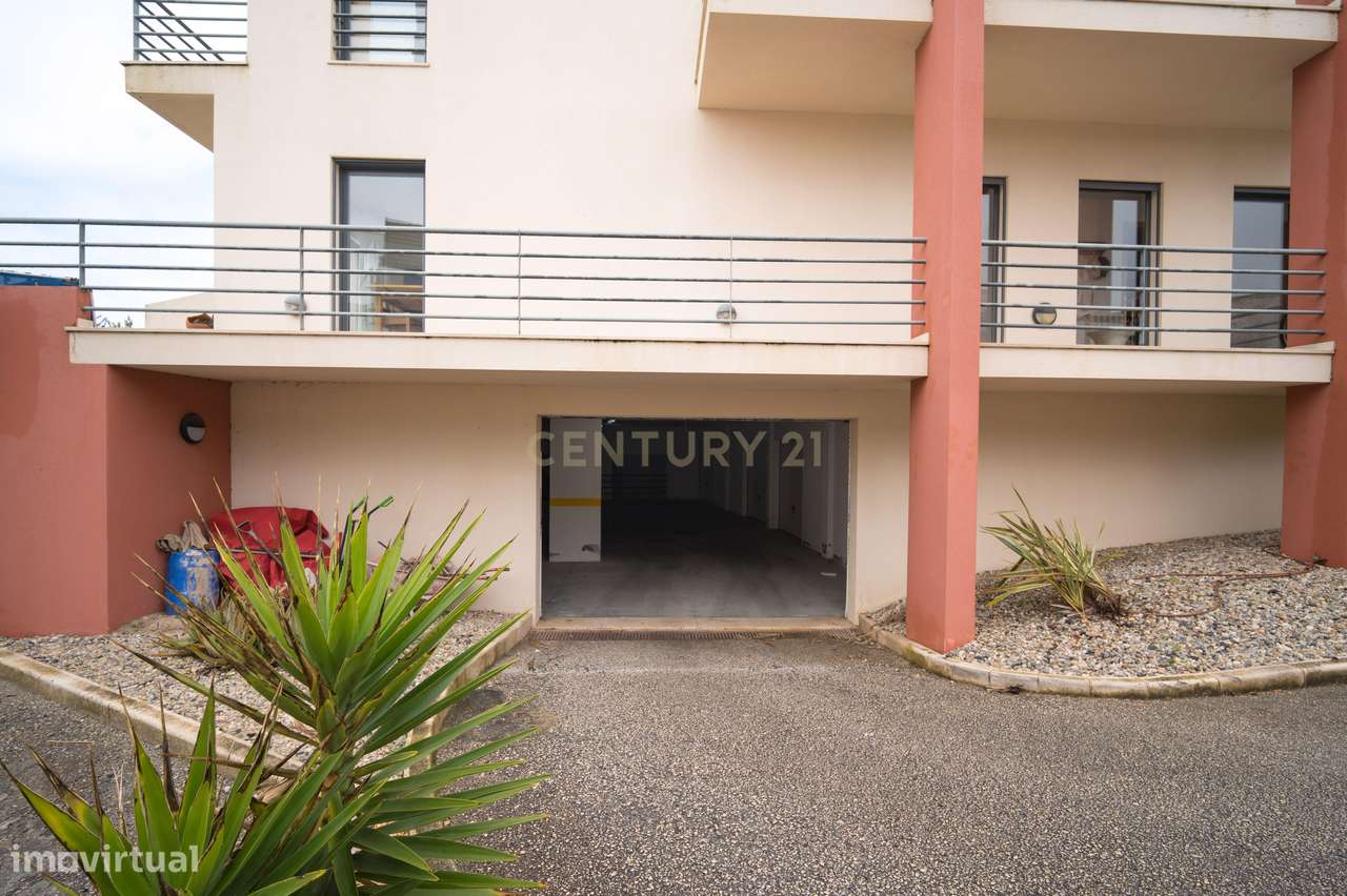 Onde o Mar é Vizinho: Moradia T2+1 com Vista Panorâmica-27
