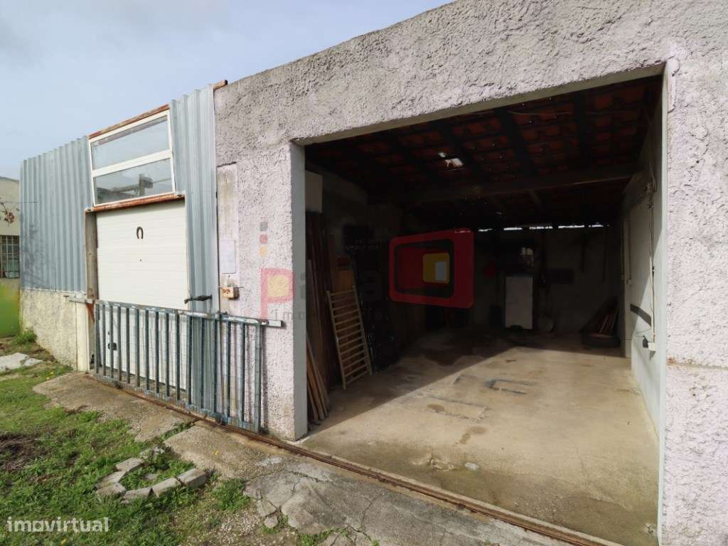 TERRENO COM CASAS - SARILHOS GRANDES-7